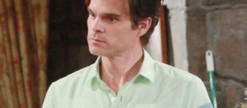 Kevinand Chloe get caught by Victor sheknows.com