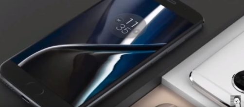 Moto G5S Plus - YouTube/Gadget View Channel