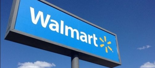 Photo Walmart sign via Wikimedia by MikeMozartJeepersMedia/CC BY-SA 3.0