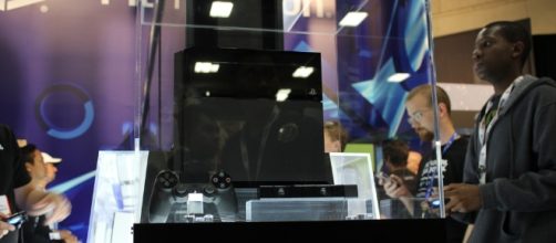 PlayStation 4 console | Flicker | Peter Breuls