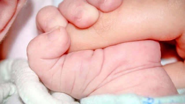 Neonata di appena 3 settimane contrae la meningite negli Stati Uniti.