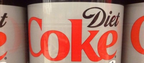 A new study shows tha artificial diet drinks trigger weight gain and diabetes (image by Mike Mozart/Flickr)