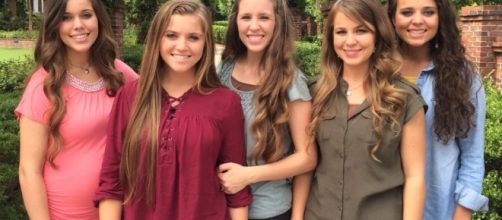Duggar girls photo via Duggar family/Twitter