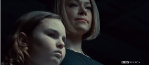 Kira (Skyler Wexler) and Rachel (Tatiana Maslany) meets P.T. Westmoreland (Scottie Hattie). (Source: Youtube/BBC America)