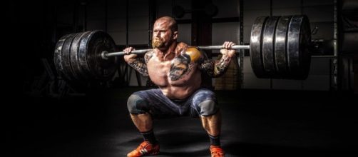 Many bodybuilders and athletes rely on performance-enhancing supplements for maximum muscle growth. (Image by Binyamin Mellish on Pexels).