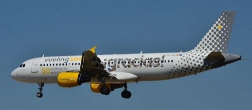 Photo Vueling aircraft via Wikimedia by Laurent ERRERA/CC BY-SA 2.0