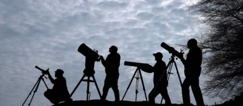 Scientists, stargazers and backyard-astronomers all view this extraordinary event - Image via sunset.com