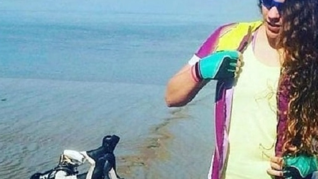 Jenni Morton-Humphreys ritrova la sua bicicletta su facebook e la prende al ladro che l'aveva rubata a lei