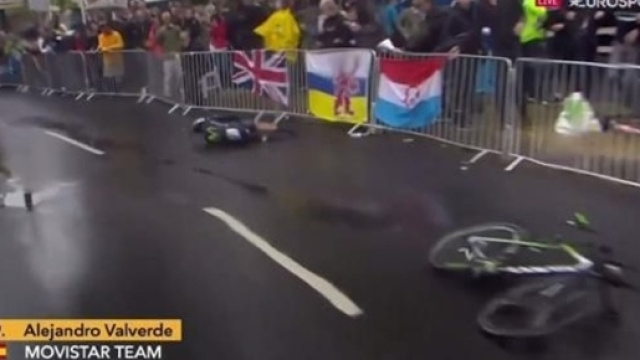 La caduta di Alejandro Valverde al Tour de France