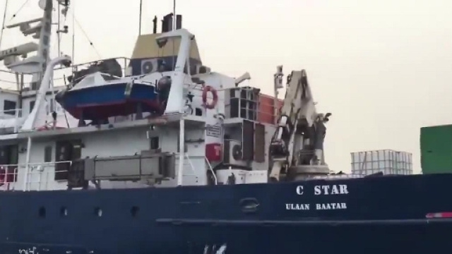 La nave C-Star affittata da Generazione Identitaria per contrastare il trasporto di immigrati (www.corrieredelmezzogiorno.it)