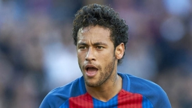 Secondo un sito brasiliano, il PSG sarebbe disposto a pagare l'astronomica clausola rescissoria che lega Neymar al Barcellona