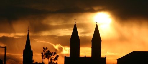 In the modern era, many pastors are founding their own ministries. [Image via Pixabay/pixabay.com]