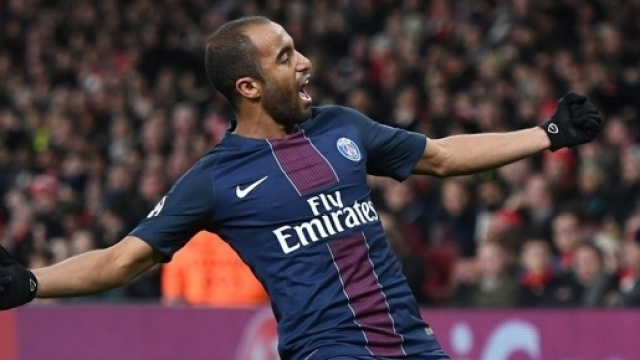 Arsenal 2-2 PSG: Alex Iwobi scores unfortunate own goal as he ... - dailymail.co.uk