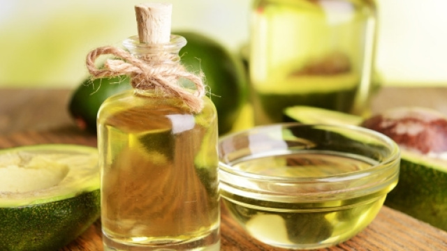 Gli oli vegetali naturali che proteggono pelle e capelli dai danni del sole - foto: macrolibrarsi