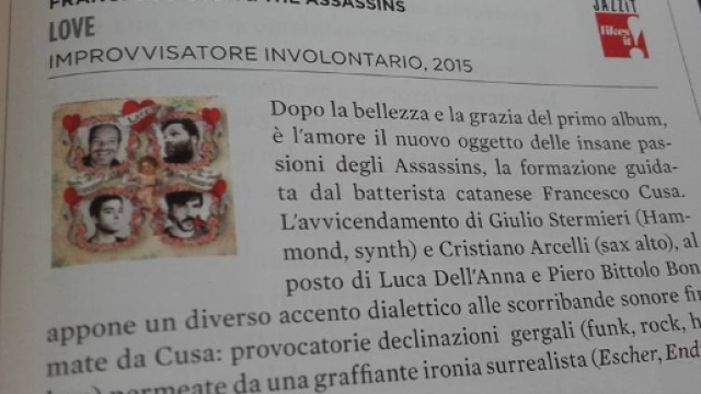 Manifesti funebri affissi per l'amante.