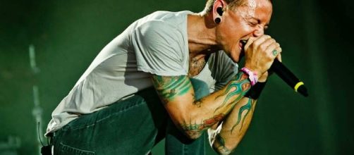 Chester deixa f&atilde;s por todo o mundo