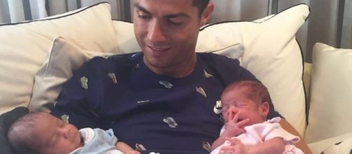 El futbolista portugu&eacute;s se encuentra en el cruce de su carrera y su vida personal