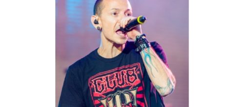 Linkin Park singer Chester Bennington takes his life. - Wikimedia Commons