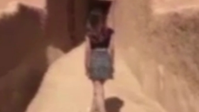 La modella in minigonna in Arabia Saudita.