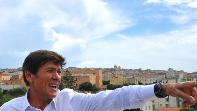 Morandi diventa medico in tv: &ldquo;User&ograve; anche il mio lato social ... - lastampa.it