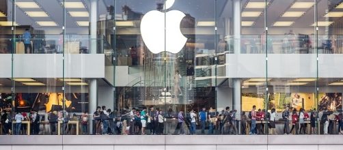 Apple store credits:pixbay https://pixabay.com/en/apple-store-hong-kong-shopping-1651877/