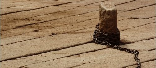 Chain expressing freedom via Wikimedia Commons