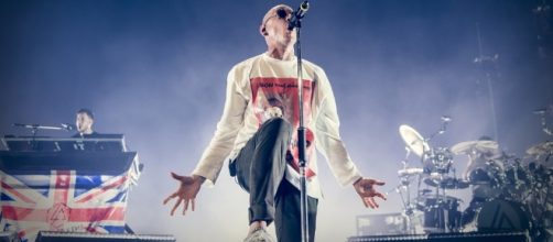 Linkin Park singer Chester Bennington dead at 41, possible suicide by hanging. | from 'WJLA' - wjla.com