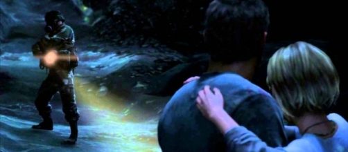 Sarah's death in 'The Last of Us' is one of the most emotional scenes in video games (image source:YouTube/FusionZGamer)