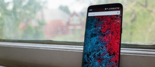 The Coral Blue Galaxy S8 is now available in the US/Photo via StevenW, Flickr