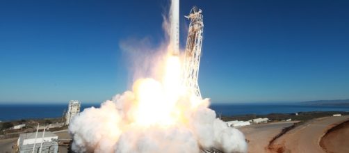 The launch for SpaceX Falcon Heavy is scheduled in 2018 but Elon Musk said there is a big risk involved. Image Source: Pixabay.