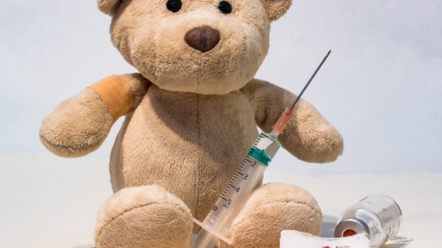 Copyright Myriams -fotos: scena che richiama la vaccinazione infantile.