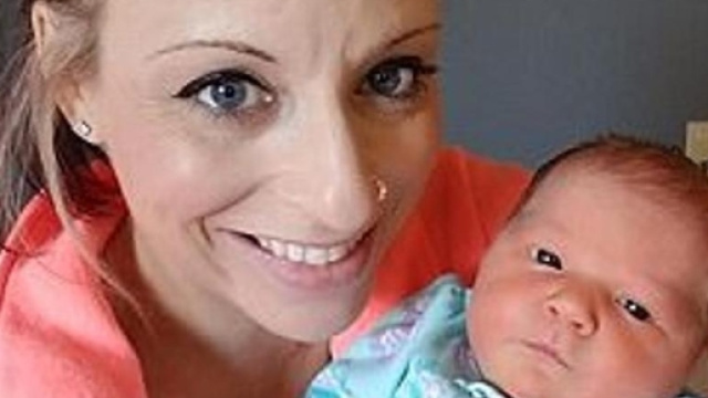 Neonata uccisa a 18 giorni da un bacio