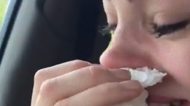 Uomini e Donne: Alessia Cammarota in lacrime.