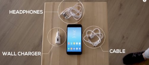 Samsung Galaxy J7 (2017) - YouTube/GSMArena Official Channel