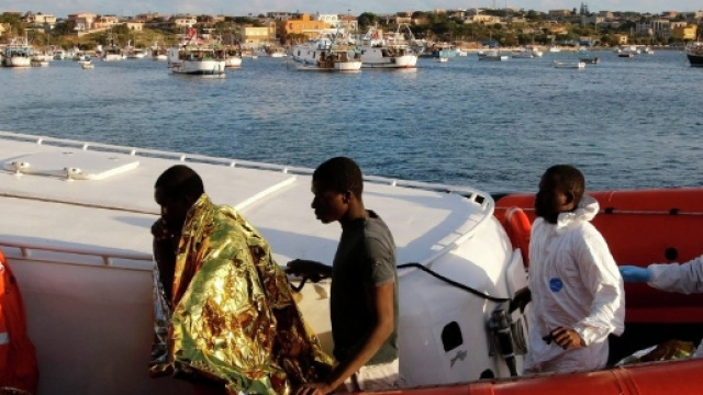 Blog di Beppe Grillo - Quattro proposte sull'immigrazione, di ... - beppegrillo.it