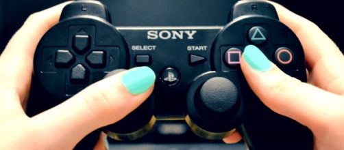 A person playing video games (Flickr).