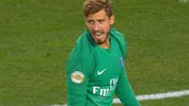 Kevin Trapp grimace, le PSG et ses supporters aussi...