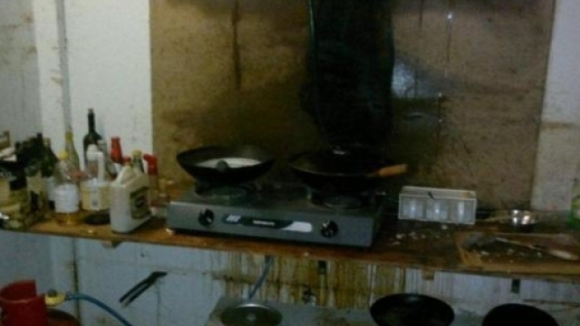 sporcizia e degrado con due figli minori in casa
