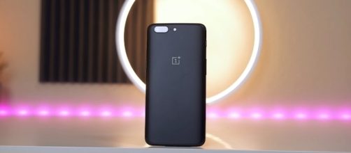 OnePlus 5 vs Samsung Galaxy S8/S8 Plus YouTube/Android Authority