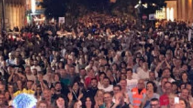 PESCARA: NOTTE DEI SALDI DIVENTA EVENTO, BOOM DI PRESENZE IN ... - abruzzoweb.it