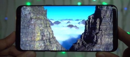 Get ready to play with dual rear cameras with Samsung from 2018. [Image via XEETECHCARE/YouTube]