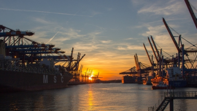 Copyright klaushh. Imbarcazione ferma nel porto di Amburgo.