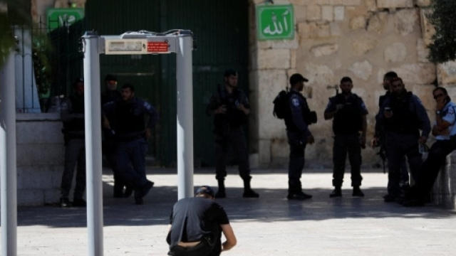 Metal detector all'ingresso della Spianata delle Moschee