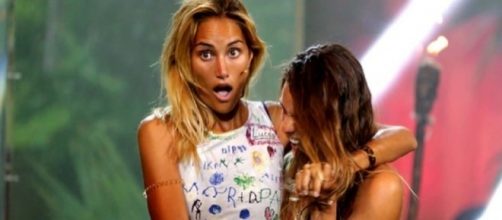 Alba Carrillo y Laura Matamoros durante la gran final de 'Supervivientes'