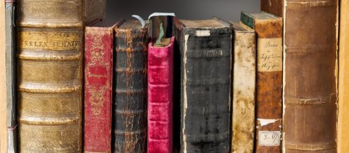 Books can be the source of positive influence in our lives (source: Pixabay)