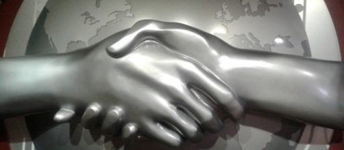 La amistad es la v&iacute;a a la felicidad