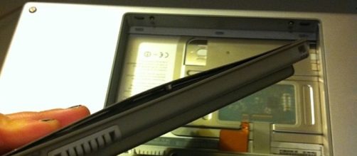 MacBook Pro Battery/ photo by Jessica Mullen via Flickr