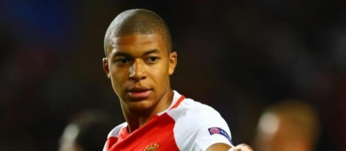 Mbapp&eacute; durante un partido del M&oacute;naco