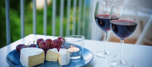 Research suggests drinking more wine and beer reduces risk of developing diabetes. (pixel free photos)