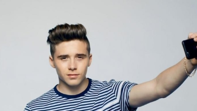 Brooklyn Beckham, en couple, d&eacute;couvez sa nouvelle petite amie!
